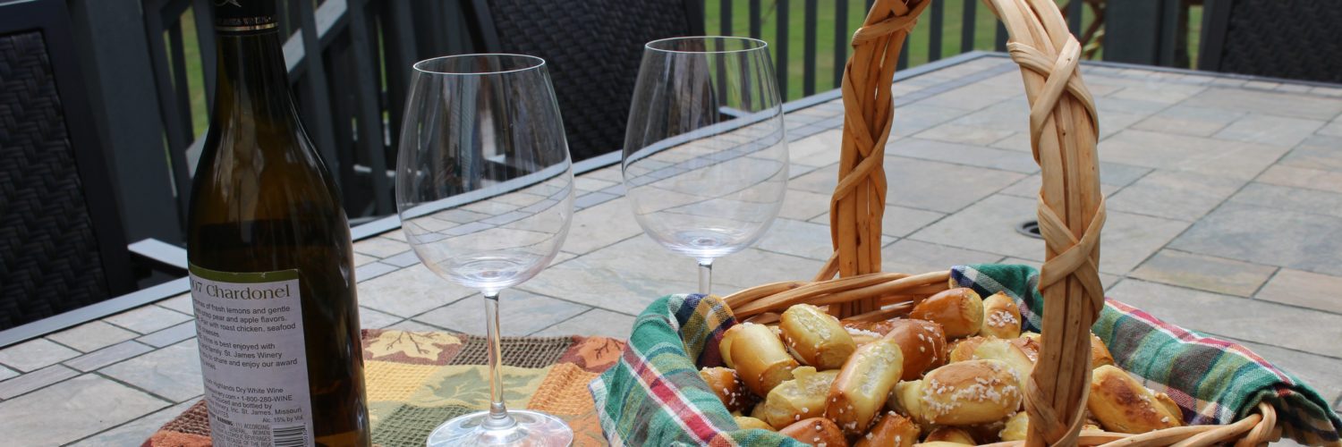 Gus Pretzels Hand Twisted Since 1920